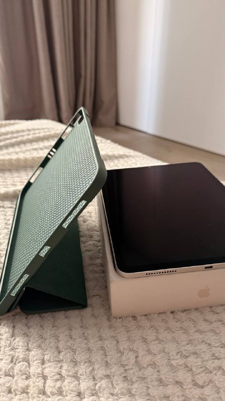 iPad Air 5 (M1, 64GB, Wi-Fi) с чехлом 7