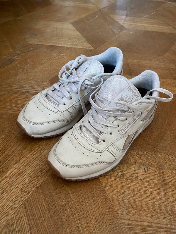 ботинки Dr Martens, сандалии на платформе, кроссовки Reebok, сапоги на каблуках 2