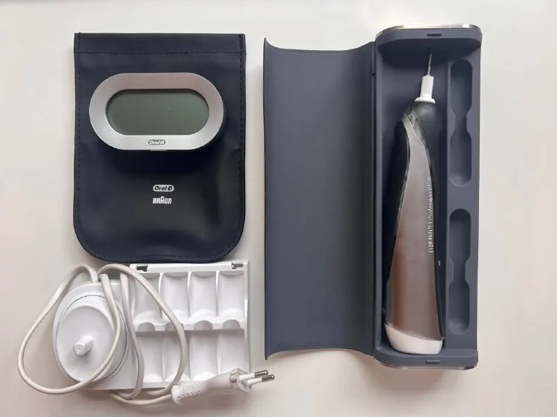 Умная зубная щетка Oral-B Braun Triumph с часами SmartGuide 1