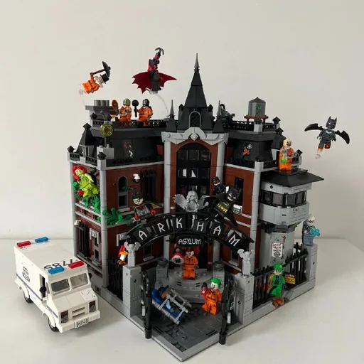 Lego Super Heroes set — Arkham Asylum