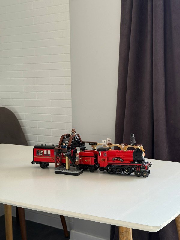 Лего Хогвартс Экспресс и платформа 9 3/4 2