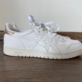 Женские кроссовки ASICS 1
