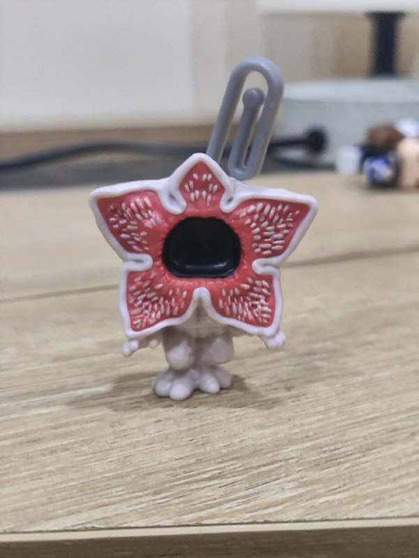 Фигурки Киндер Очень странные дела