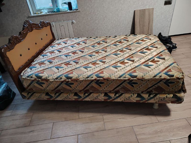 Кровать с матрасом 200/140 см