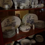 Фарфоровый сервиз, тарелки, блюда, супница, соусник 1