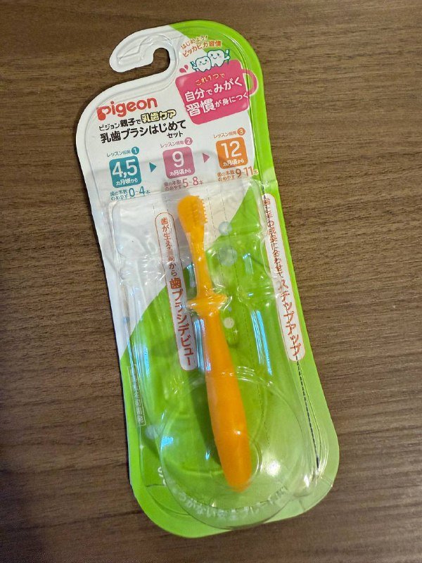 Зубная щетка Pigeon шаг 2 для детей 4-9 месяцев