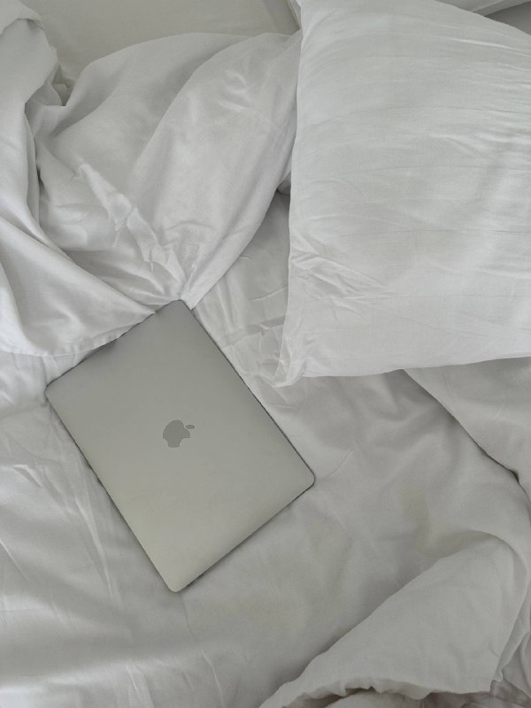 MacBook Air M1 2020 256/8GB с треснутым экраном