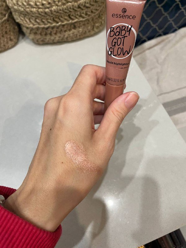 Хайлайтер essence Baby Got Glow 4