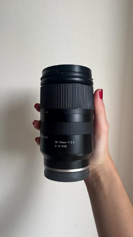 Tamron 28-75mm 2.8 lens