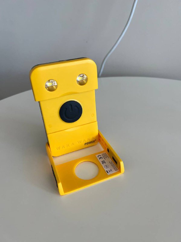 Powerbank на солнечных батареях Wakawaka Power+ 4