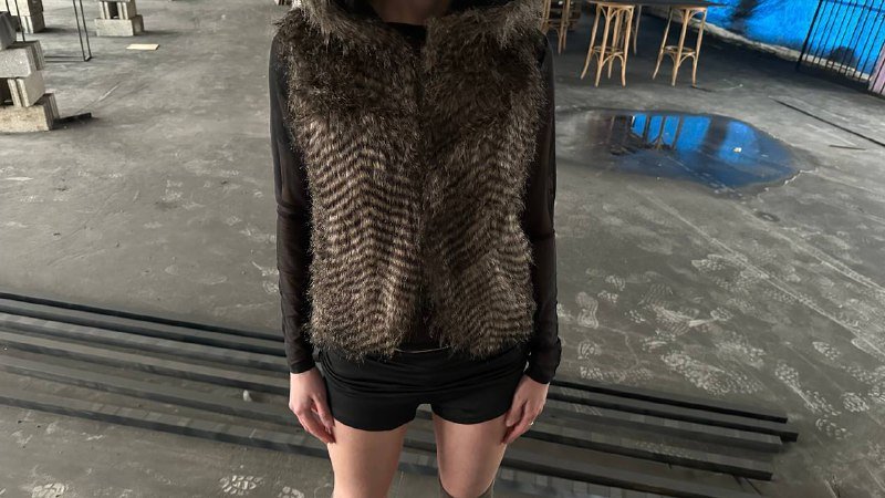 Fur vest with hood, size S 2