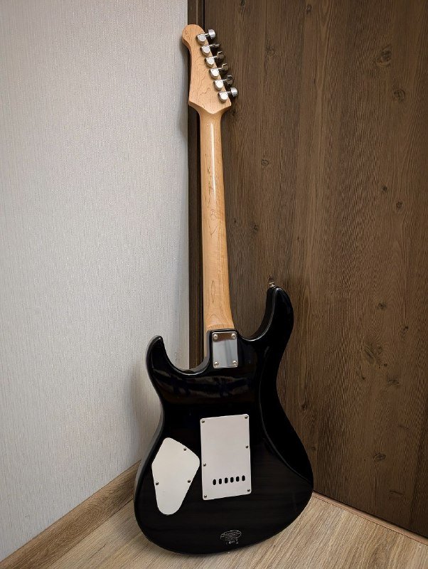 Электрогитара Yamaha Pacifica 112V 3