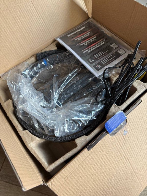 Apple Pencil Pro, игровой руль Thrustmaster T300RS для PC/PS4/PS5 4