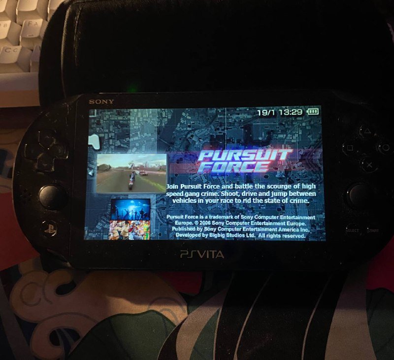 PS Vita, карта памяти 16ГБ, чехол