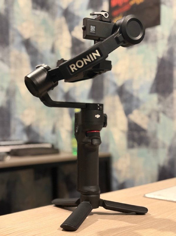 Стабилизатор DJI Ronin RS3 Mini, ручка SmallRig, микрофон Rode, бленда Tamron