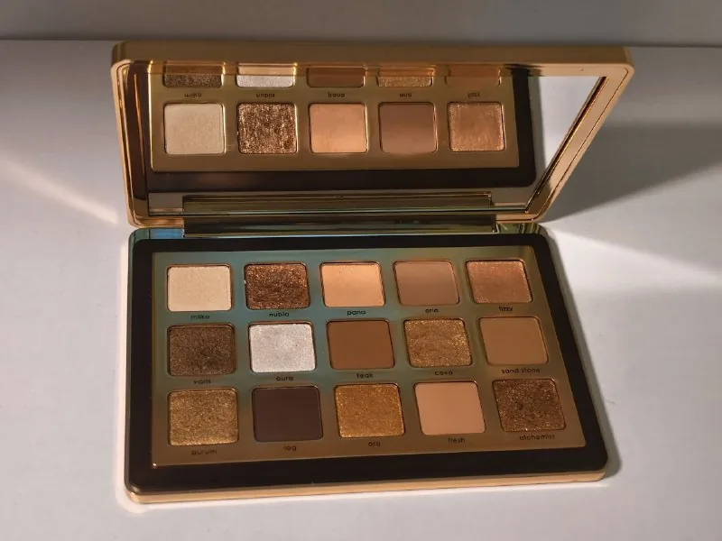 Тени для век Natasha Denona, Tom Ford, Charlotte Tilbury 1