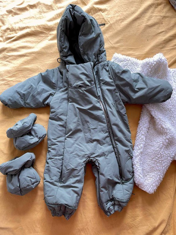 Два зимних комбинезона для малышей мальчика и девочки