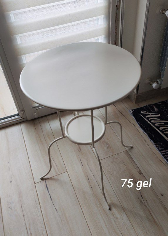 лампа икеевская, два светильника jysk, стол белый икеевский 4