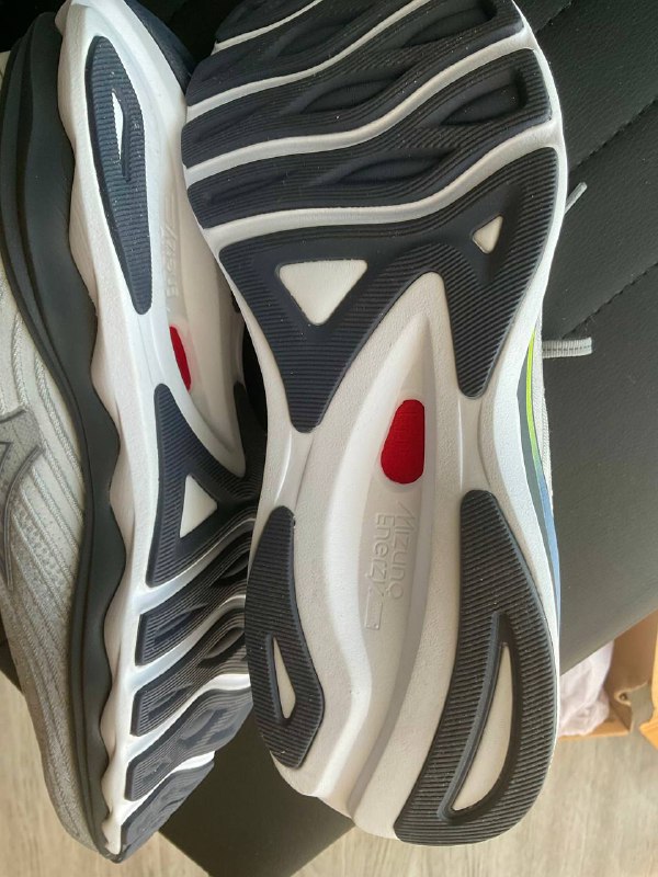 Новые беговые кроссовки Mezuno 42 размер 3