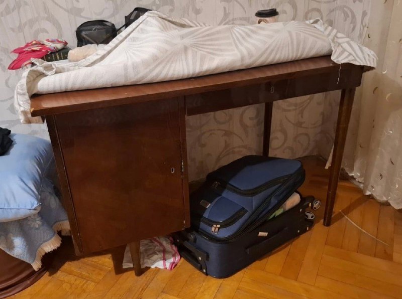 Диван, сервант, шкаф, стол со стульями, комод 7