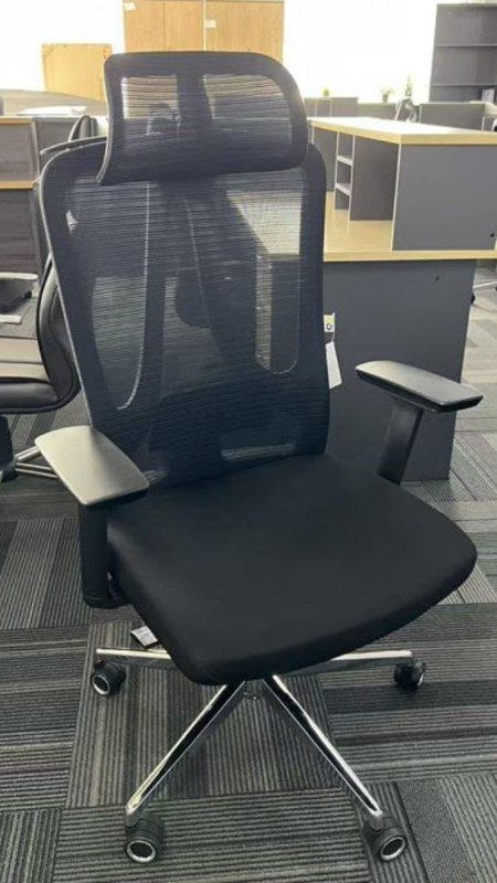 Многофункциональное компьютерное кресло черное