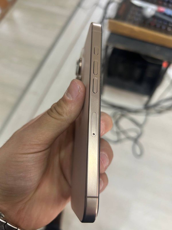 iPhone 16 Pro 256 ГБ Золотой Титан 2