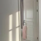 Дверь с наличниками и ручкой 1
