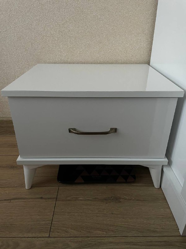 Кровать 210х165см и две прикроватные тумбы 4