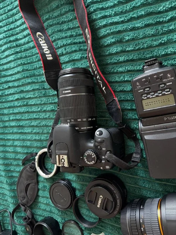 Canon EOS 550D, объективы, вспышка, фоторюкзак 1