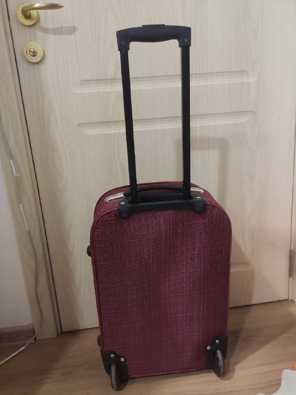 Чемодан на колесиках 50х20х34