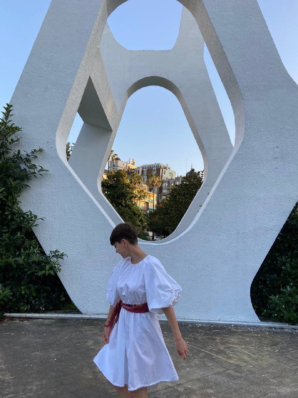 Хлопковое платье с объемными рукавами размер S 3