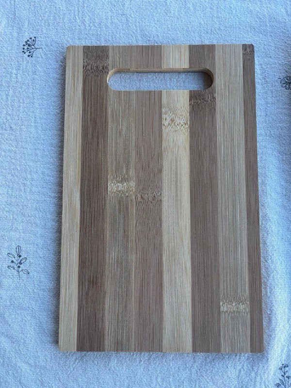 Эмалированная кастрюля, керамическая ваза, тёрка, овощечистка, швабра, разделочная доска 7