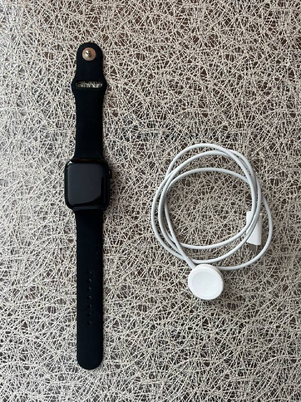 Apple Watch 8 41 с ремешком и зарядкой