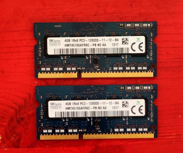 2 x 4GB DDR3-1600 SK Hynix SO-DIMM RAM modules