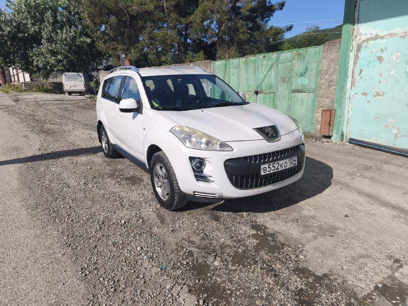 Peugeot 4007 2012 года