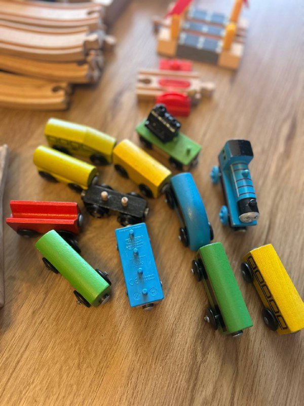 Икеевская деревянная игрушечная железная дорога с поездом и ящиком 3