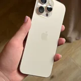 IPhone 16 Pro Max с чехлами 3