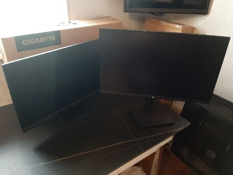 2K IPS 165 და 180 ჰც მონიტორები, კომპიუტერის სავარძელი