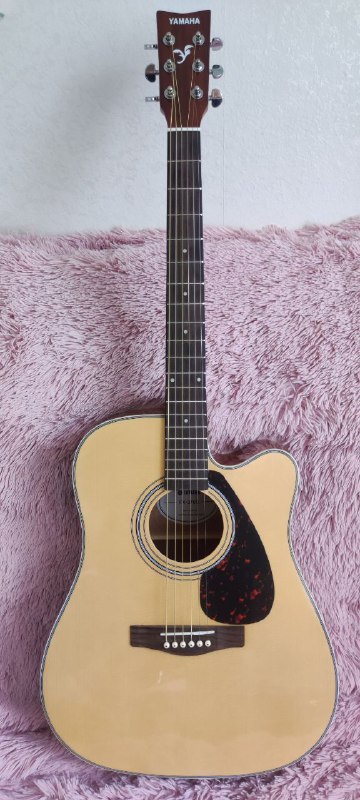 Электроакустическая гитара Yamaha FX 370c с комплектом