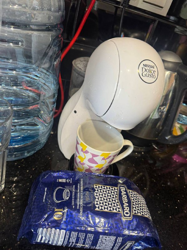 Кофемашина Nescafé Dolce Gusto, блендер Adler Europe