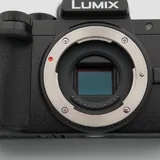 Panasonic Lumix DC-G100 с объективом 25mm f/1.7 3