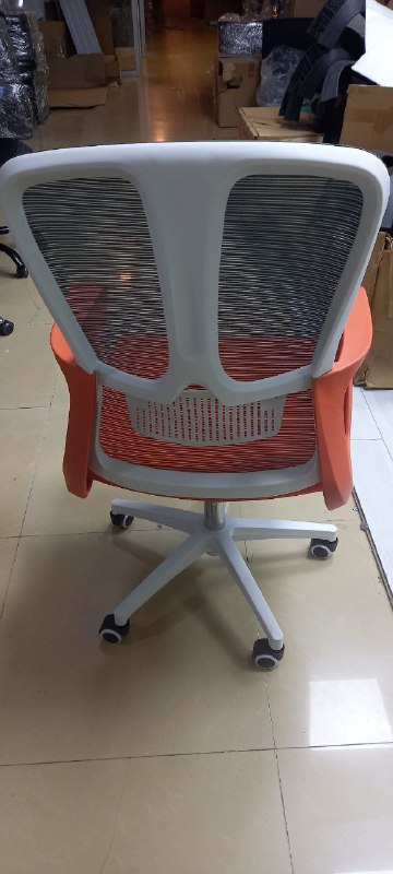 Офисное кресло яркое регулируемое 2