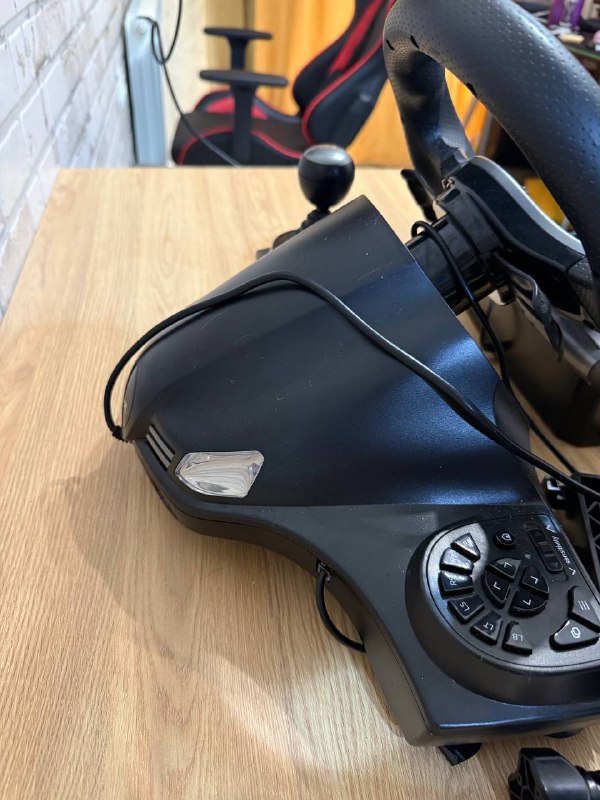 Игровой руль, оперативка G.Skill 16Гб, клавиатура HyperX, держатель кабеля Razer, стол 3