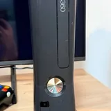 Xbox 360 Slim, 2 controllers, Kinect, 500GB HDD 3