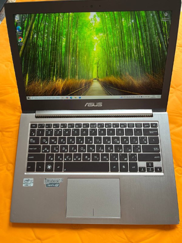 Ноутбук ASUS ZenBook UX31UA в хорошем состоянии