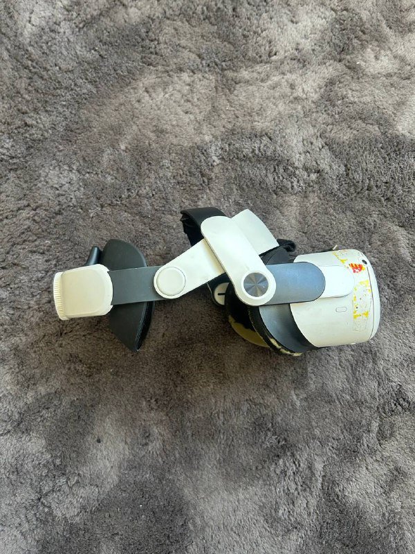 VR-шлем Meta Quest 2 с аксессуарами 3