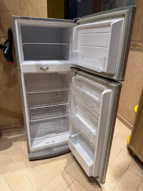 компактный двухкамерный холодильник Sanyo 2