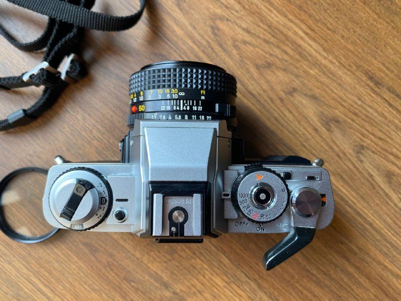 Пленочный зеркальный фотоаппарат Minolta XG-M с объективом 3