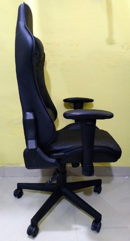 Геймерское игровое кресло 3