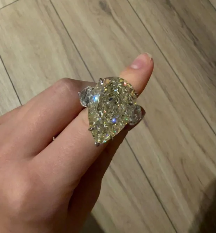 Серебряные кольца с муассанитами 1